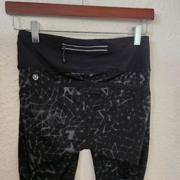 Lululemon Pedal Pace Crop in Star Crushed Coal Black Women's Size 6 - Picture 4 of 7